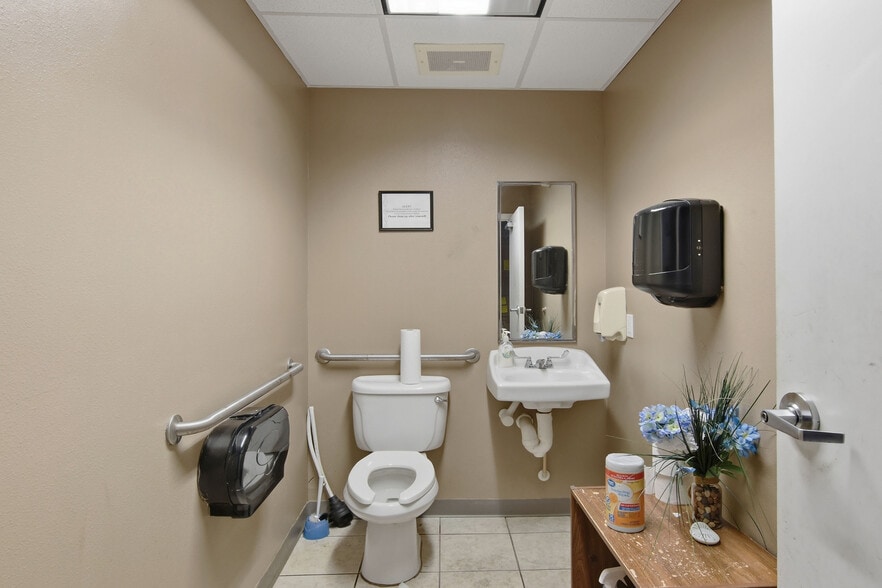 More Photos Of 1350 N Broadway Ave, Bartow Freestanding For Sale