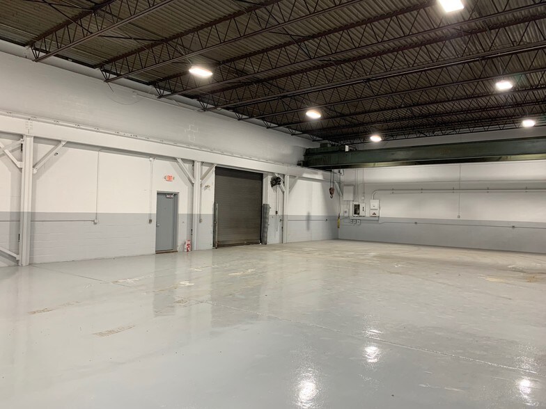 More Photos Of 339 E Whitcomb Rd, Madison Heights Manufacturing For Lease