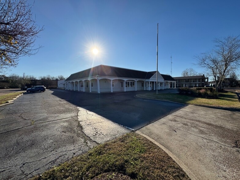 More Photos Of 1995 Lakeland Dr, Jackson Medical For Sale