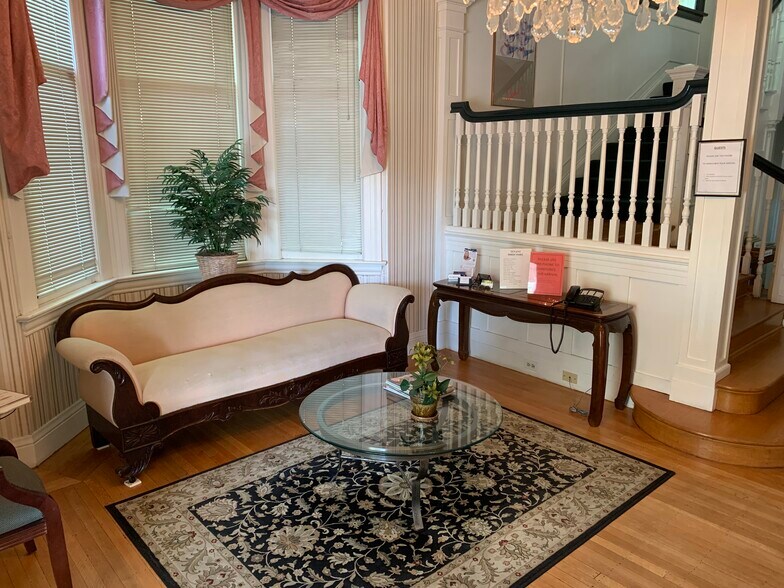 More Photos Of 725 College Ave, Santa Rosa Office For Sale