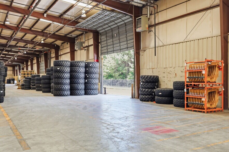 More Photos Of 1526 S Brightleaf Blvd, Smithfield Warehouse For Lease