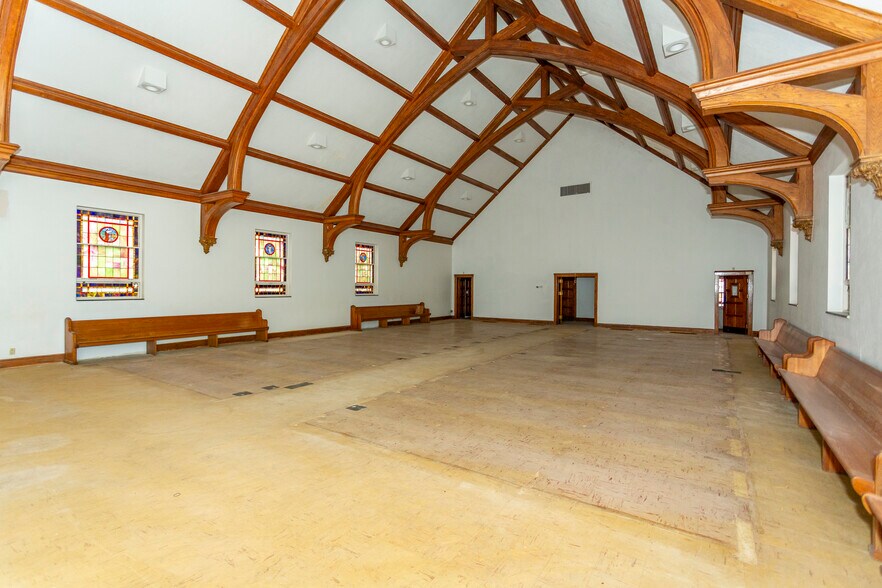 More Photos Of 2001 Avenue Z, Birmingham Religious Facility For Sale