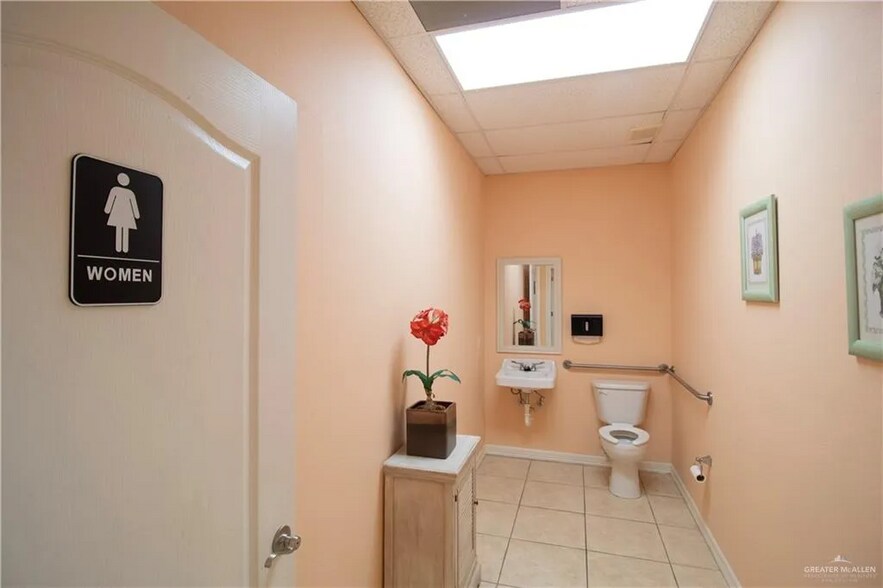 More Photos Of 3516 Buddy Owens Ave, McAllen Office For Sale