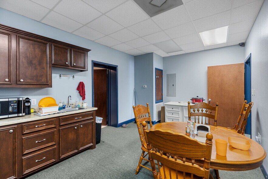 More Photos Of 40648 Hwy290 Business, Waller Office For Sale