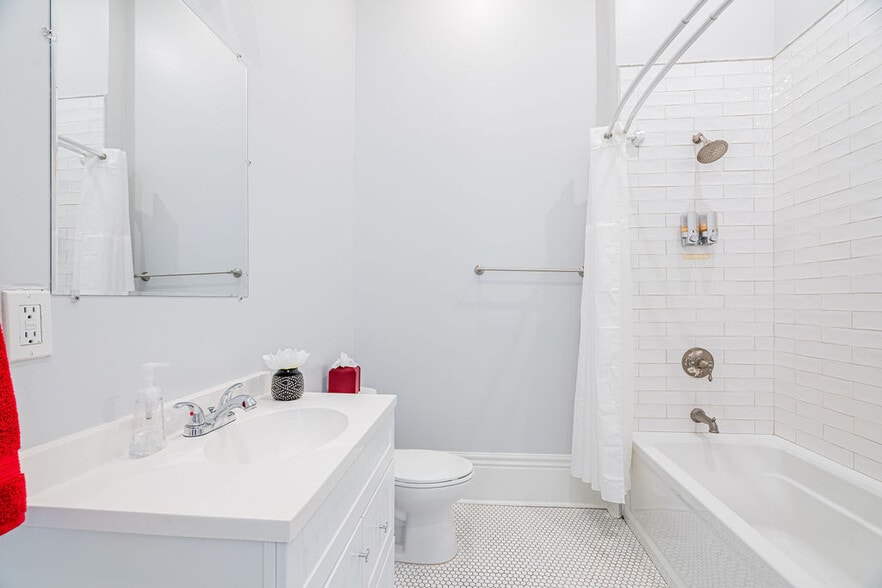 More Photos Of 1201 Baronne St, New Orleans Hotel For Sale