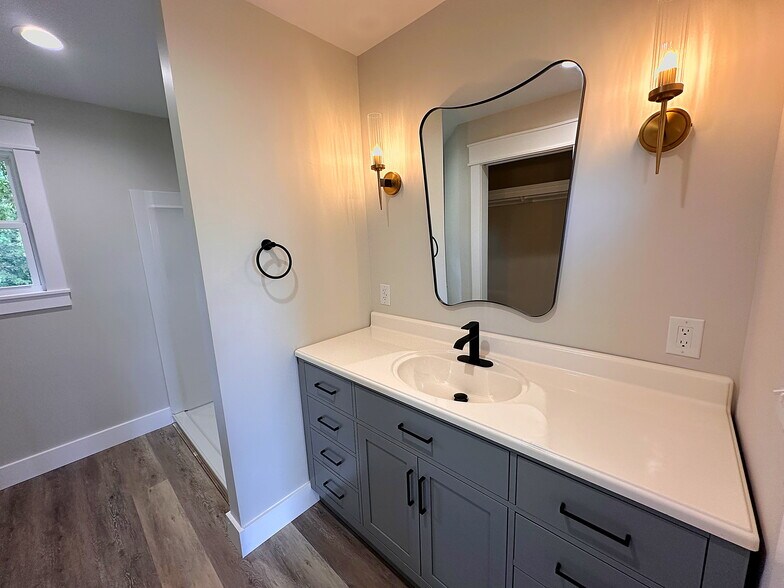 More Photos Of 5735 Fallston Rd, Lawndale Flex For Sale