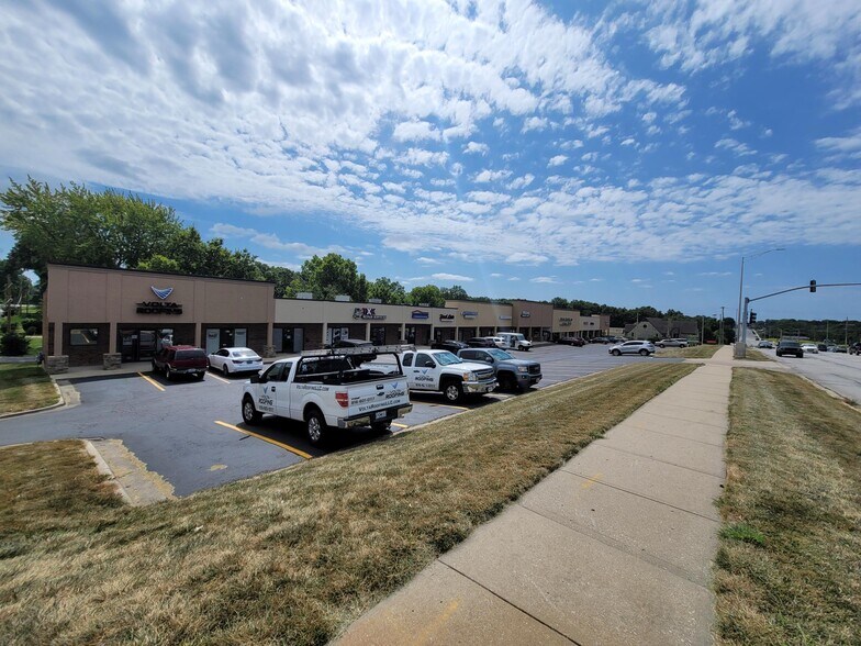 More Photos Of 8101-8129 N Oak Tfwy, Kansas City Unknown For Lease