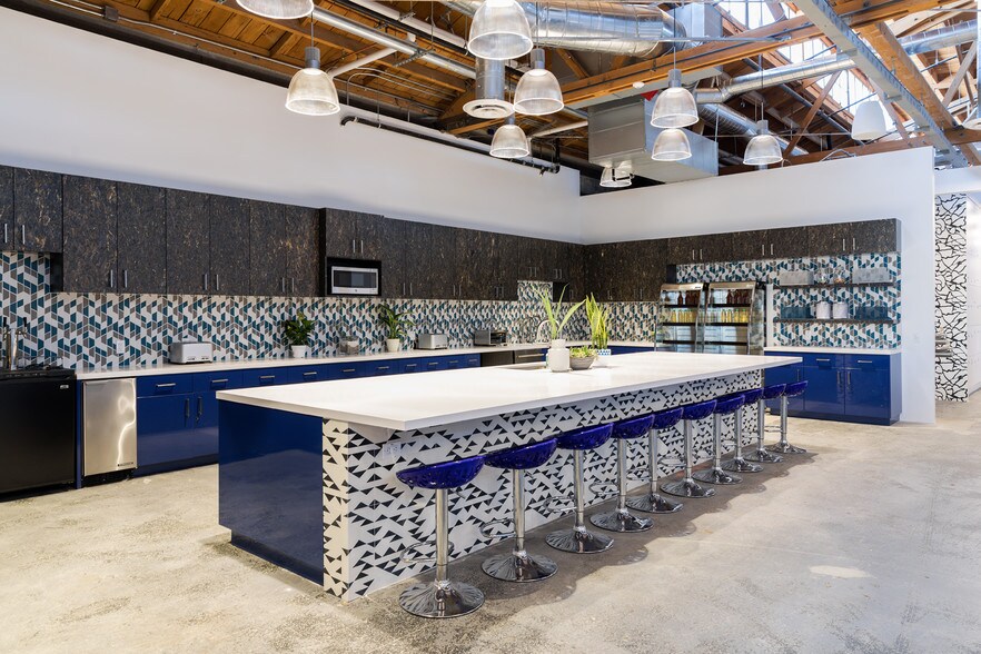 More Photos Of 5877 Obama Blvd, Los Angeles Loft Creative Space For Lease