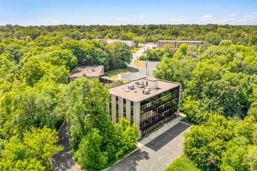 More Photos Of 1800 Pioneer Creek Ctr, Maple Plain Office For Lease