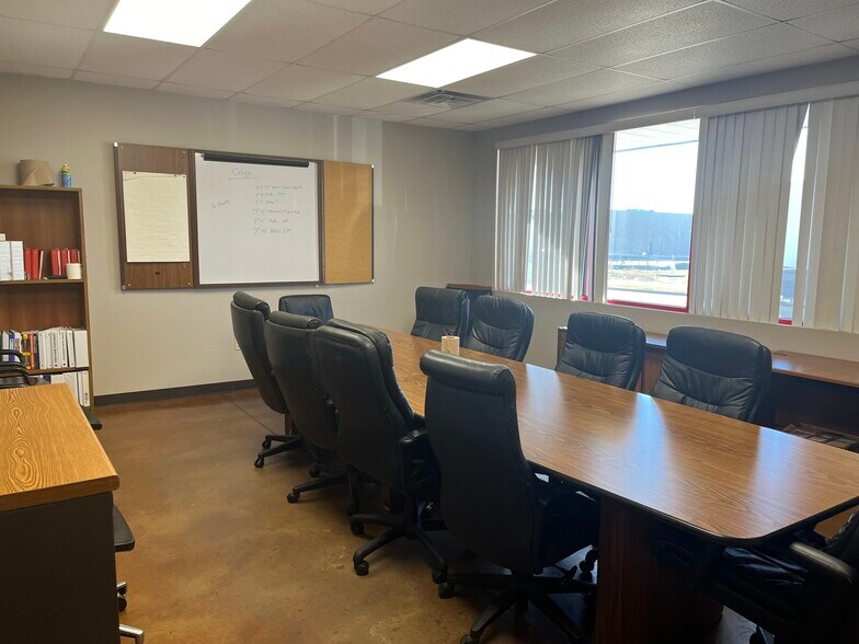 More Photos Of 5300 SW 33rd St, Oklahoma City Manufacturing For Lease