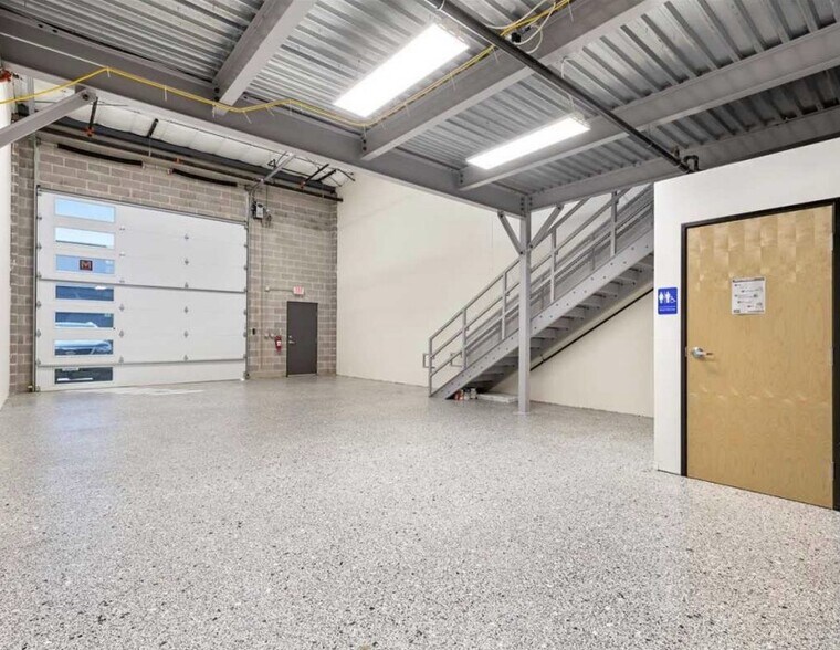 More Photos Of 2100 Double Creek Dr, Round Rock Warehouse For Lease