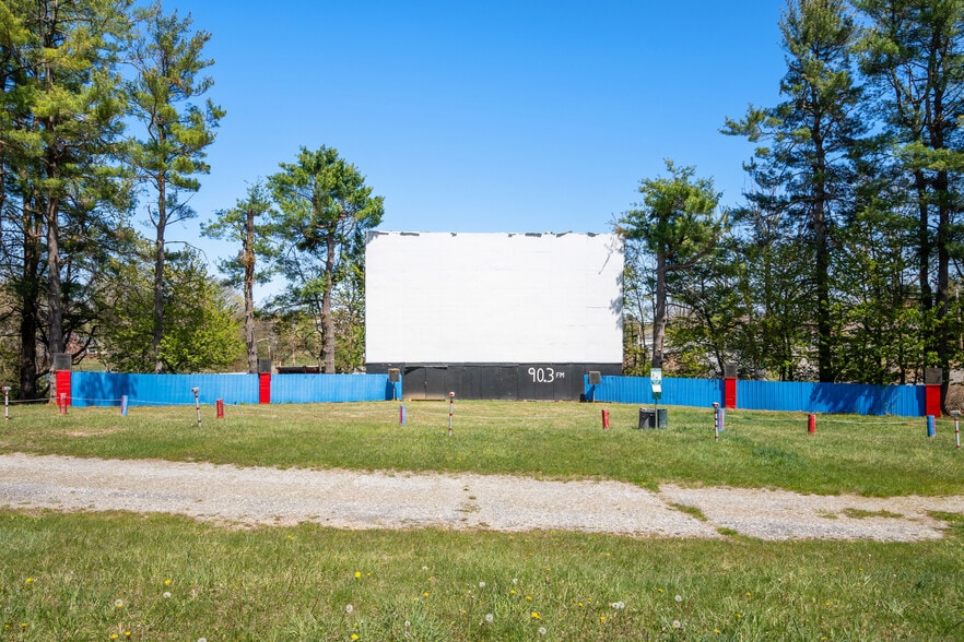 More Photos Of 275 Starlight Dr, Christiansburg Theater Concert Hall For Sale