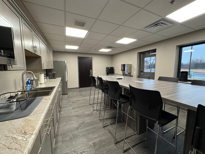 More Photos Of 645 Sandpiper Trl, Cottage Grove Warehouse For Sale