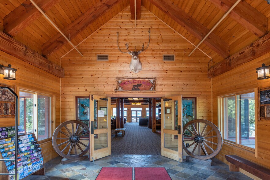 More Photos Of 41-45 Lakeshore Dr, Sagle Hotel For Sale