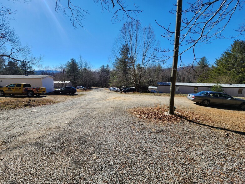 More Photos Of 5 Becky Ln, Fairview Multifamily For Sale
