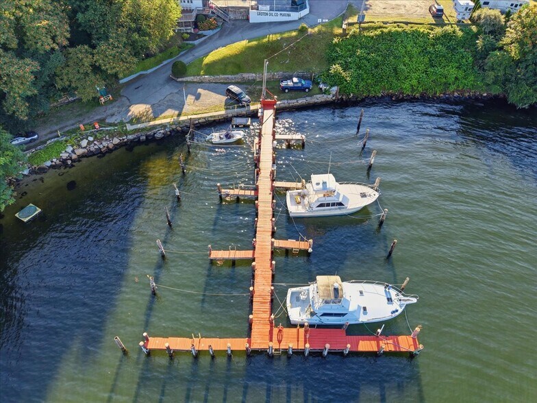 More Photos Of 53 Thames St, Groton Marina For Sale