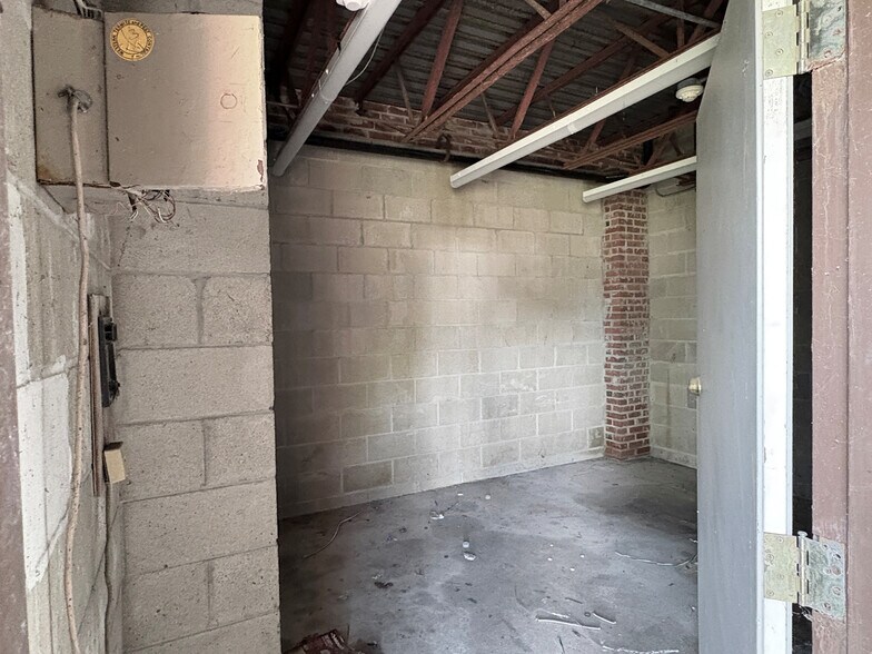 More Photos Of 200 White Horse Pike, Egg Harbor City Flex For Sale