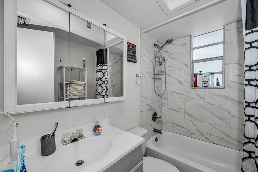 More Photos Of 1231 Illinois Ave, Palm Harbor Apartments For Sale