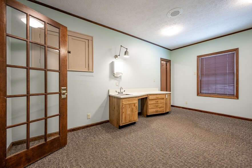 More Photos Of 814 E Washington St, Greencastle Medical For Sale