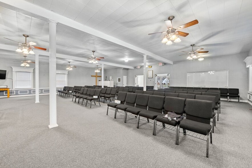 More Photos Of 8861 Botanical Ave, Caseyville Specialty For Sale