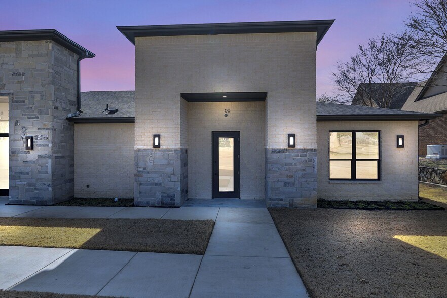 More Photos Of 1701 Fountainview Dr, Mansfield Office For Sale
