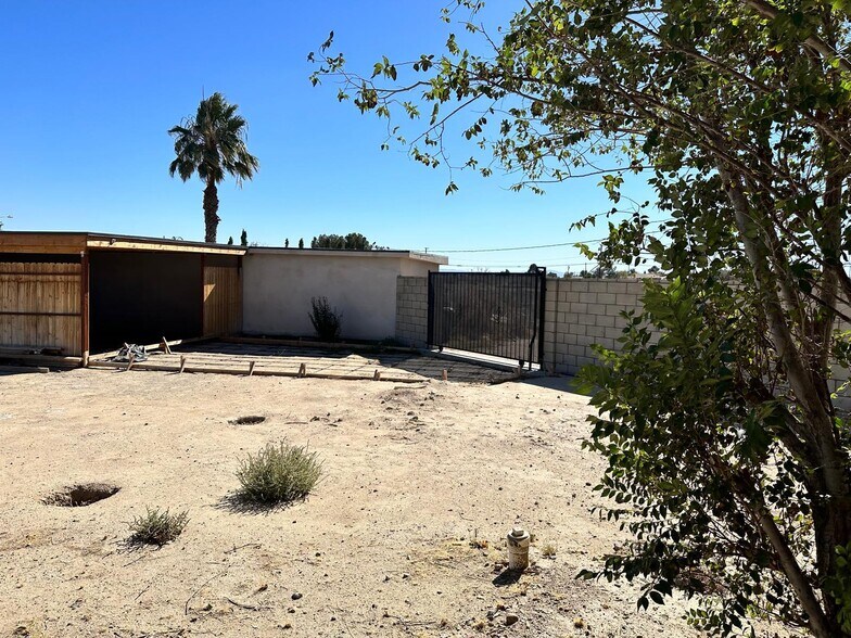 More Photos Of 15224 Bonanza Rd, Victorville Freestanding For Sale