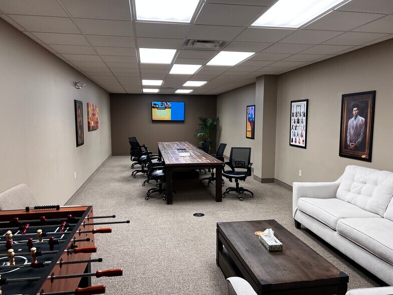 More Photos Of 219 E Maple St, Canton Office For Lease