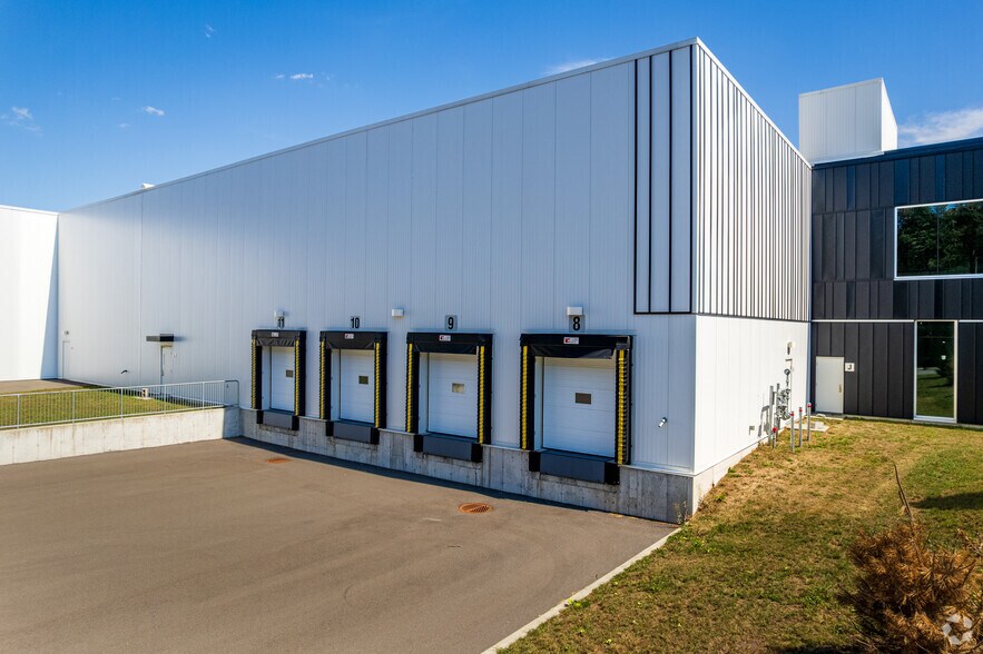 More Photos Of 1110 Rue Bousquet, Granby Warehouse For Sale