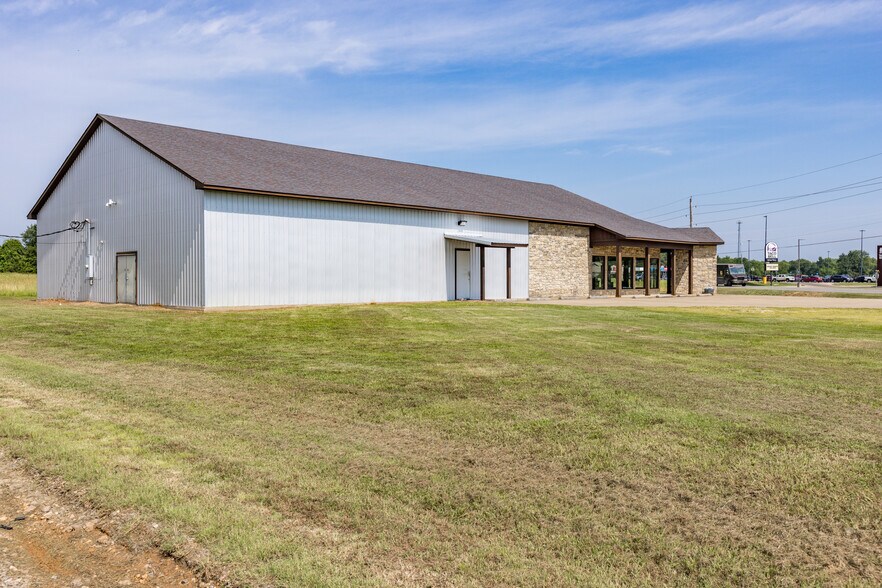 More Photos Of 1910 E Jackson St, Hugo Freestanding For Sale