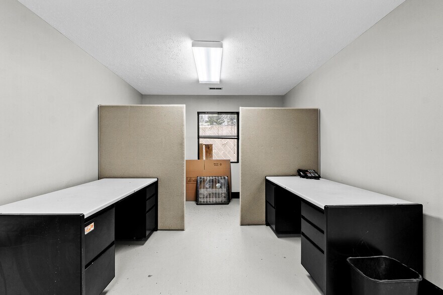 More Photos Of 7200 Highway 150, Greenville Office For Sale