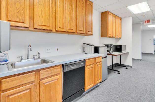 More Photos Of 200 Turnpike Rd, Chelmsford Flex For Sale