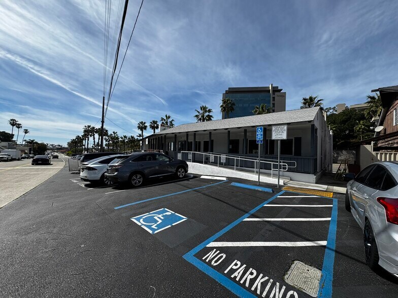 More Photos Of 325-333 N Old Newport Blvd, Newport Beach Restaurant For Lease