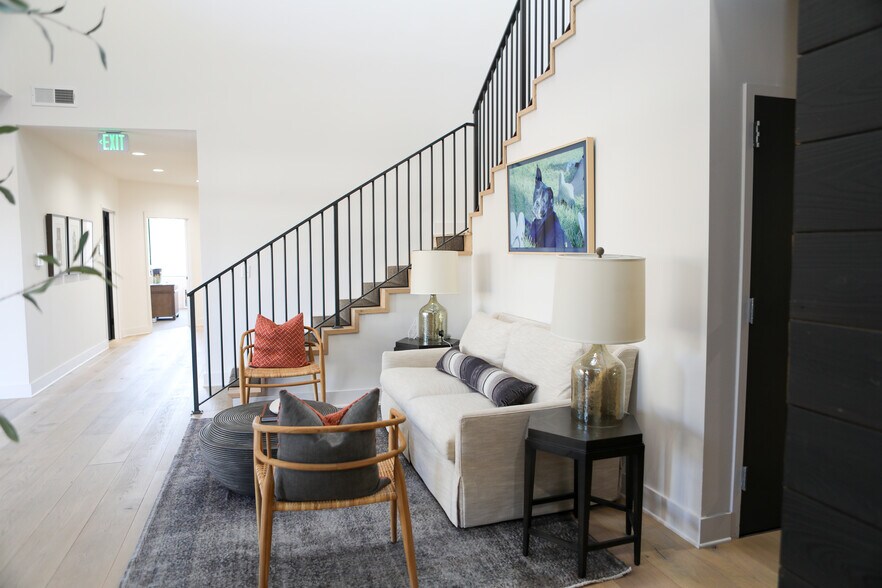 More Photos Of 3595 McCall Pl, Atlanta Distribution For Sale