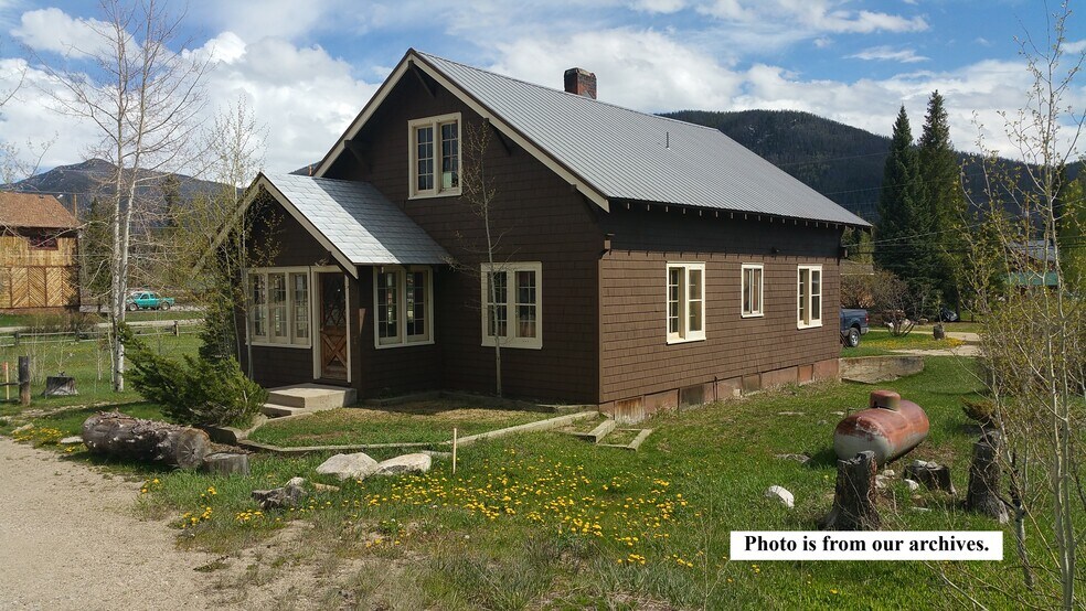 Primary Photo Of 620 Grand Ave, Grand Lake Restaurant For Sale