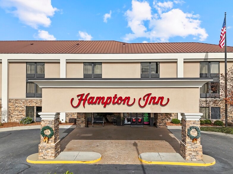 More Photos Of 1500 W 4th St, Adel Hotel For Sale