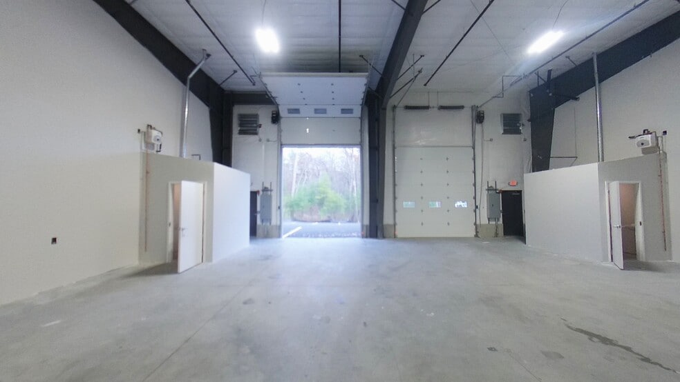 Primary Photo Of 14 R -Bay 3&4, North Reading Industrial For Lease