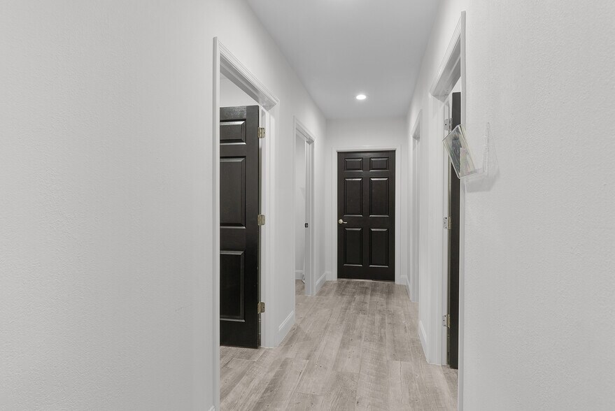 More Photos Of 5600 Zip Dr, Fort Myers Warehouse For Sale