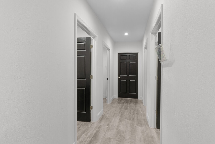 More Photos Of 5600 Zip Dr, Fort Myers Warehouse For Sale