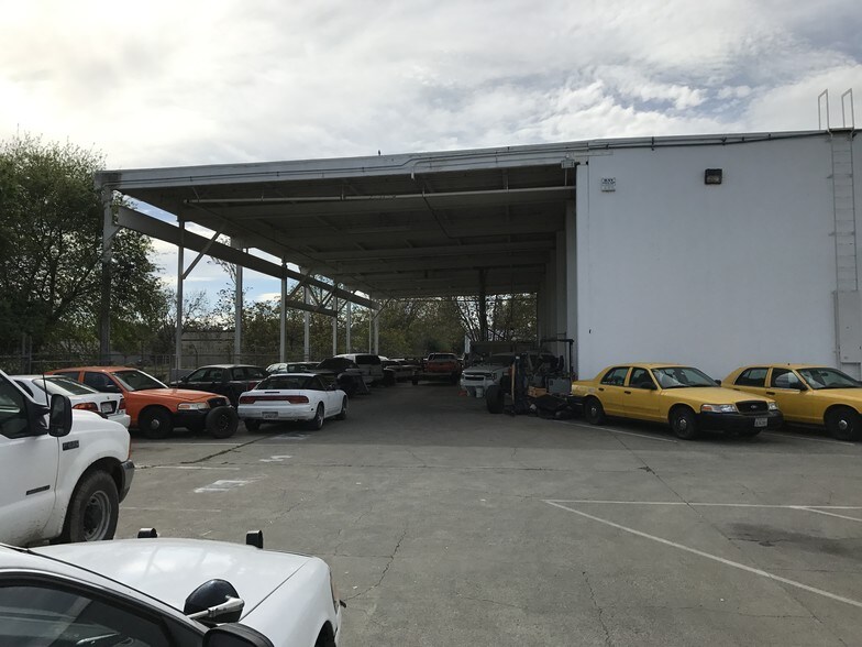 More Photos Of 320 Commerce Cir, Sacramento Warehouse For Lease