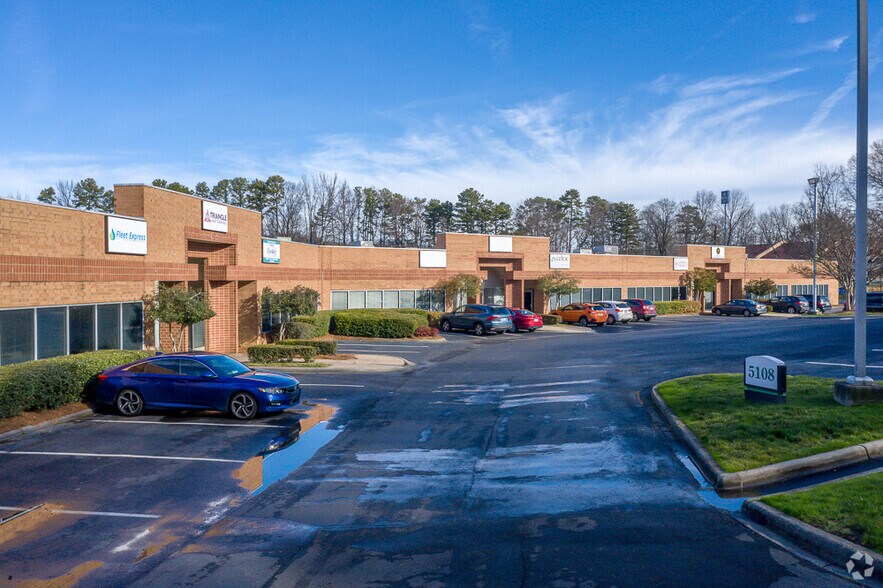 More Photos Of 5104 Reagan Dr, Charlotte Light Distribution For Lease