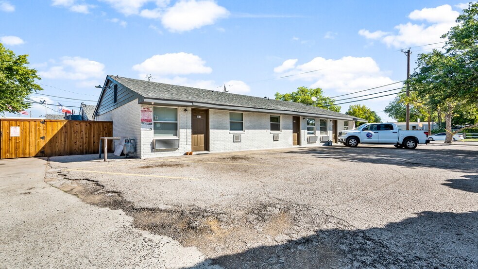 More Photos Of 2001 Carl Rd, Irving Apartments For Sale