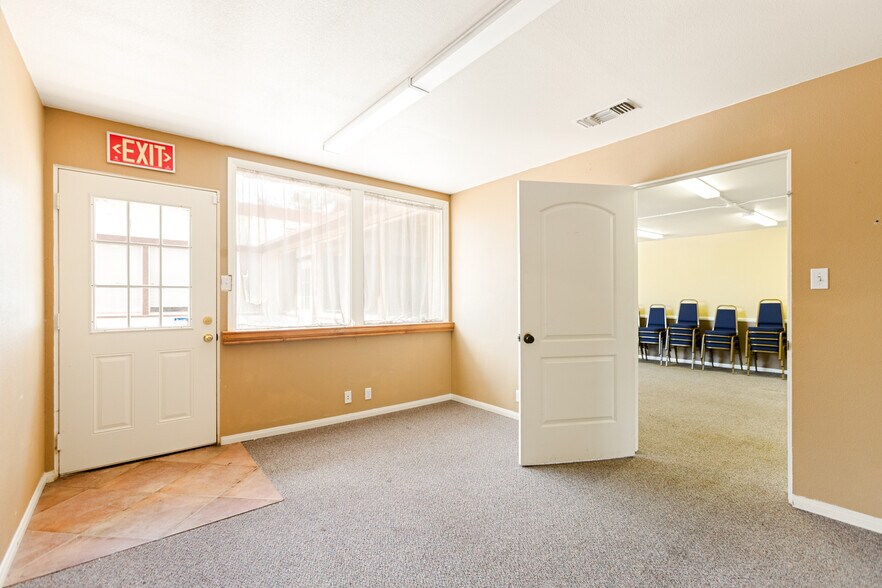 More Photos Of 635 Veile Ave, Beaumont Office For Lease