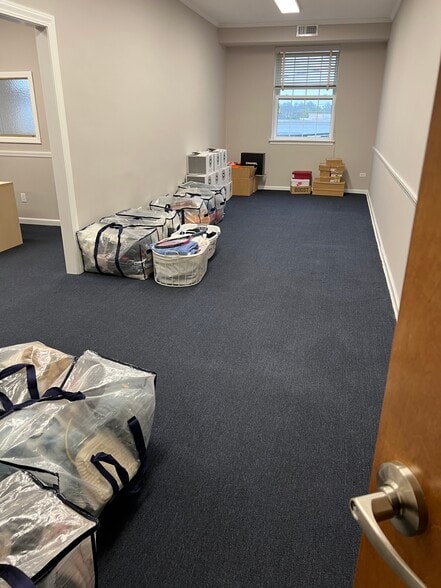 More Photos Of 2 Park Ave, Manhasset Office For Lease