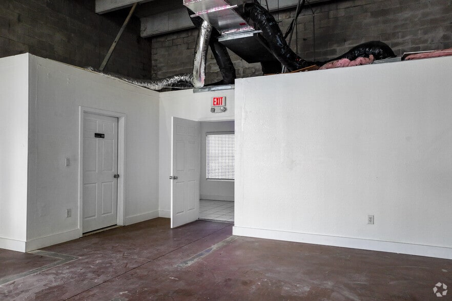 More Photos Of 3130 W 84th St, Hialeah Warehouse For Lease