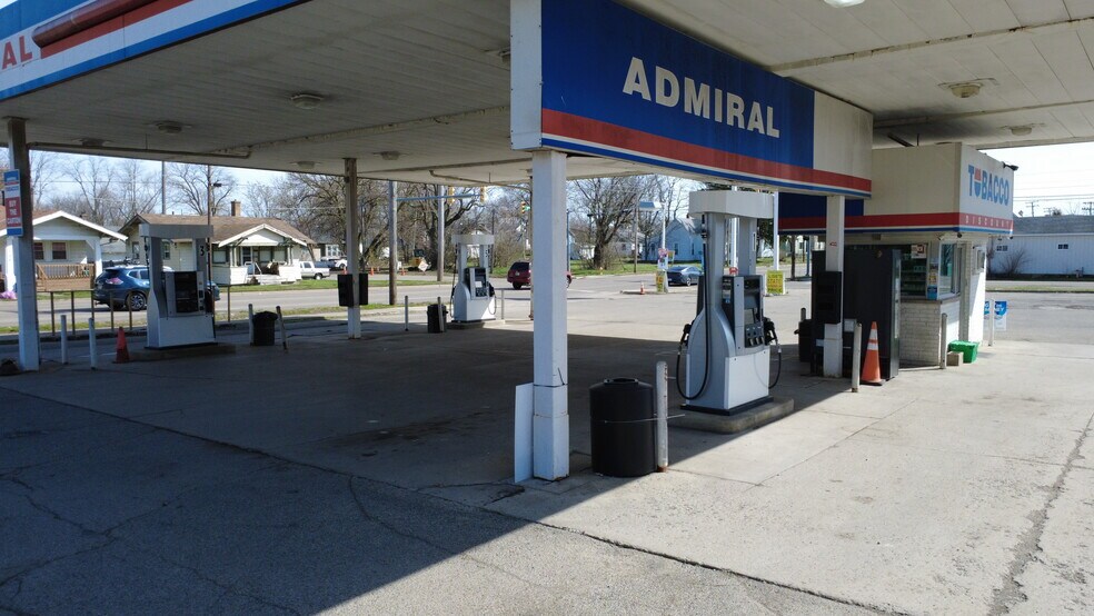 More Photos Of 701 W Memorial Dr, Muncie Service Station For Lease