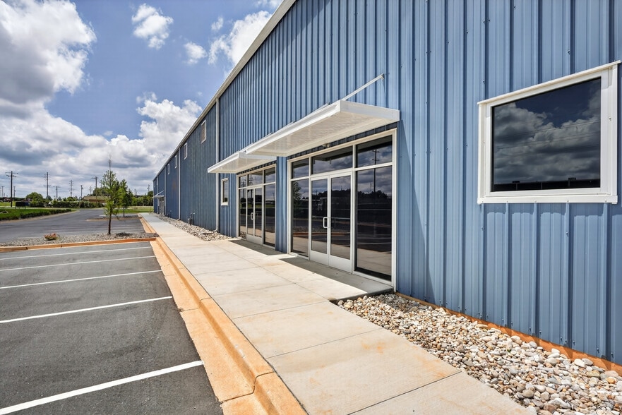 More Photos Of 121 Osage dr, Greenville Warehouse For Sale
