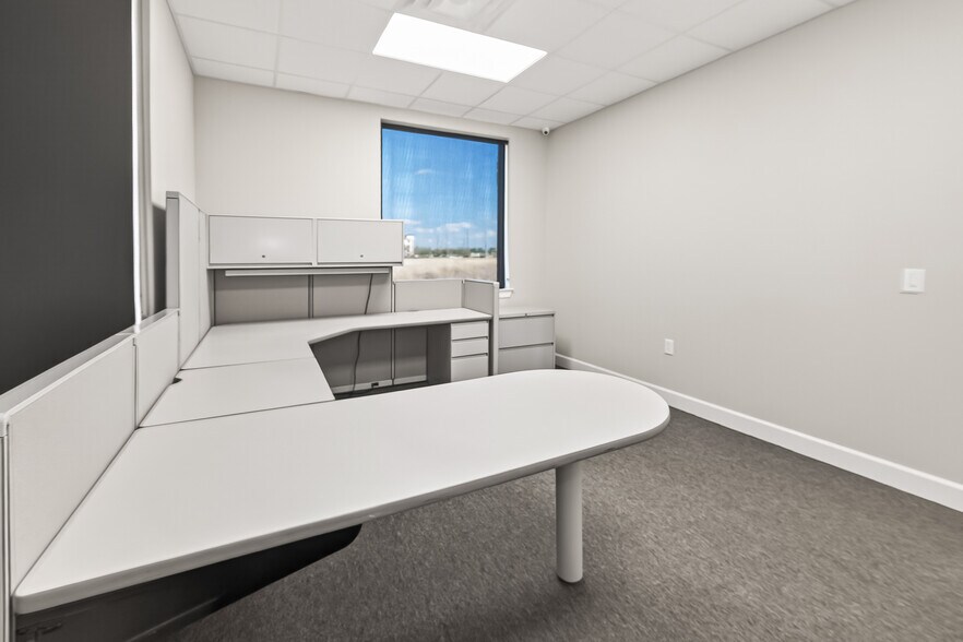 More Photos Of 25145 Star Ln, Katy Office For Sale