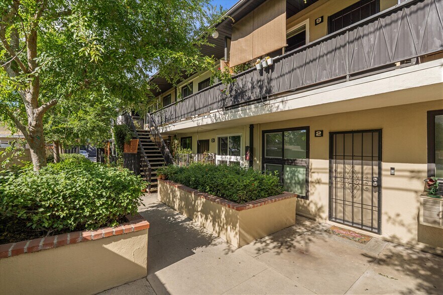 More Photos Of 12515 Saticoy St, North Hollywood Apartments For Sale