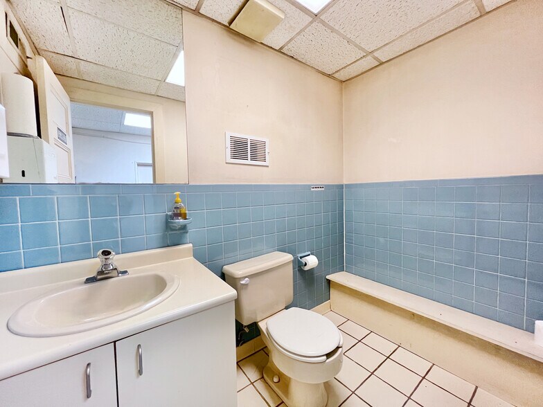 More Photos Of 1500-1516 Bedford St, Stamford Office For Sale