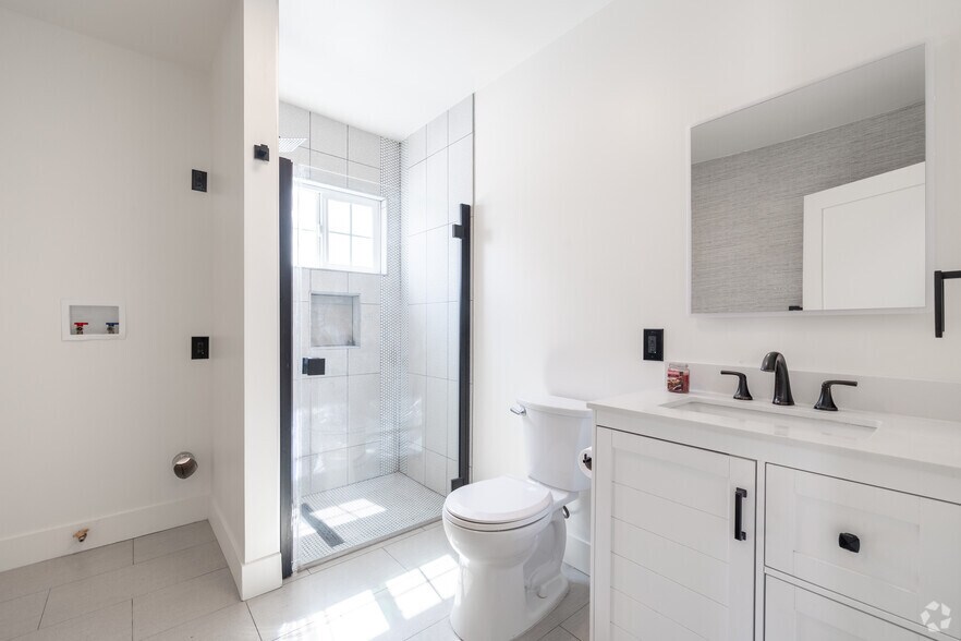 More Photos Of 4820 W 142nd St, Hawthorne Loft Creative Space For Sale